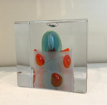 Load image into Gallery viewer, Oiva Toikka for Nuutajarvi Annual Cube Glass Paperweight S/N from 2001
