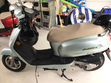Load image into Gallery viewer, Pair of 2009 SYM Fiddle II Scooters
